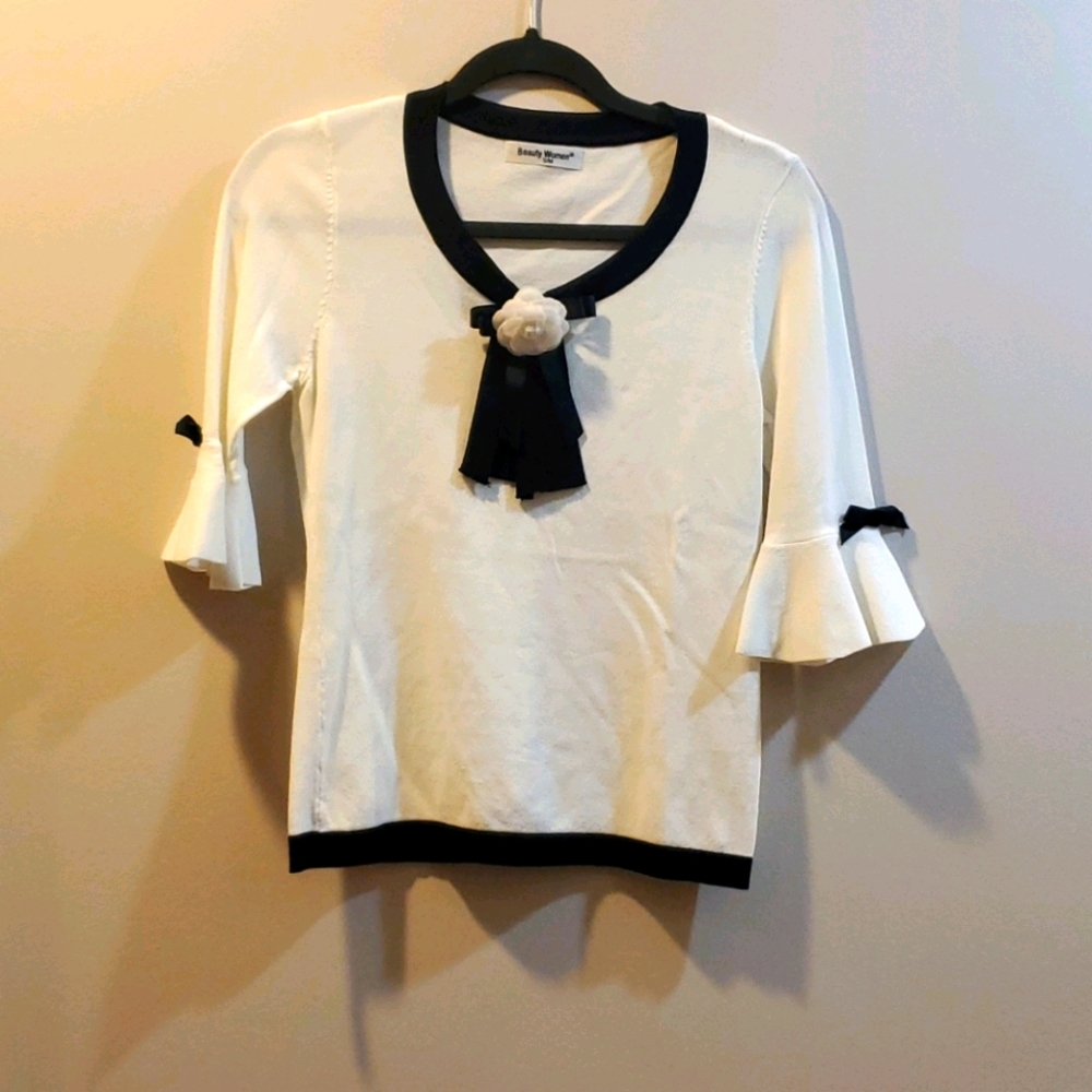 Off white three quarter sleeve top